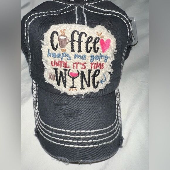 ❄️ LADIES HAT “COFFEE KEEPS ME GOING UNTIL ITS TIME FOR WINE” - Picture 1 of 2